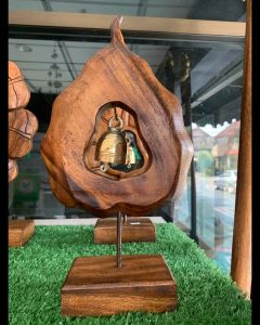 ไม้แกะสลัก รูปใบโพธิ์ 🔔เสริมฮวงจุ้ย, วางบนฐานพร้อมระฆัง