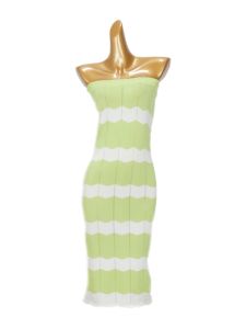 ชุดเดรสยาวคลุมเข่าผ้าถักแบบเกาะอกเซ็กซี่สำหรับฤดูร้อนปี 2024 แขนกุดคอวี ทรงเข้ารูป กระโปรงสั้น ชุดเสื้อสเวตเตอร์ผู้หญิง