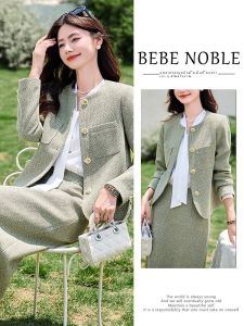 BEBE ชั้นสูง หรูหรา สไตล์ฝรั่งเศส สั้น เสื้อโค้ท และ Mini กระโปรง ชุดสําหรับผู้หญิง เรียบหรู Ladylike คอลเลกชันฤดูใบไม้ร่วง แฟชั่น Sensation