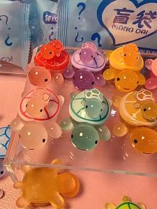 XINLANYASHE กล่องสุ่มเป็ สุ่มหนึ่ง ของเล่นเครื่องตกแต่งเรืองแสงสำหรับเด็กจำลองของเครื่องประดับเรซินรูปสัตว์ขนาดเล็ก Kado Kecil เครื่องประดับอุปกรณ์สำหรับเล่นเกม