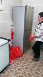 Wall Mount Plastic Bag Holder Home Grocery Bag Holder Dispenser Hanging Storage Trash Garbage Bag Kitchen Garbage Organizer