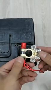 1 Pair Car Battery Terminal Connector Toolless Quick Disconnect Battery Main Cable Post Terminal Shut-Off Connectors for Car Truck (car accessories) 6v 12v 24v Boat Race Car UTV Tractor Truck Battery general purpose