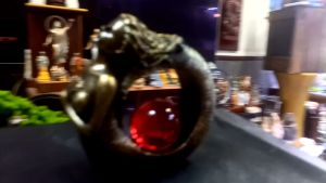 Tượng nghệ thuật cô gái ốc ôm ngọc. độc đáo .