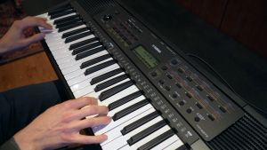 Keyboard Yamaha PSR E273 + Stand+TAS ORIGINAL GARANSI RESMI