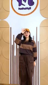 ONESET KIYOWO MULTICOLOUR STRIPE SWEATER CROP & JOOLY UP CARGO SWEATPANT