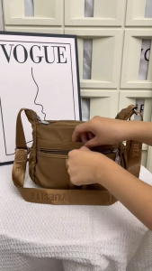 กระเป๋าสะพายข้างหลายช่อง ผลิตจากไนลอนกันน้ำ เหมาะสำหรับใส่ไปทำงาน ทนทาน คุณภาพสูงเป็นพิเศษ80983#