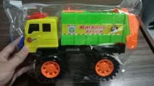 Đồ chơi xe tải chở hàng chạy trớn