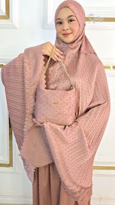 Raisa Hijab Mukena Dewasa Satin Silky Dotty Premium Qonita Plisket Dengan Penutup Dagu