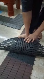 Vỉ nhựa lót sàn Gara ô tô nhựa PP chịu lực kích thước 40x40x2.3cm