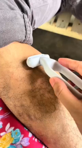 Penghilang Rambut Gadget Praktis Pisau Penghilang Rambut Kaki Non-sensorik Makro Alat Penghilang Rambut Tubuh Manual Cocok untuk Pria dan Wanita Alat Kecantikan Penting