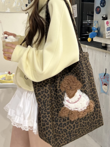 Large Capacity Canvas Bag Womens 2025 Autumn Leisure Design Versatile Single Shoulder Bag Diagonal Bag Leopard Print