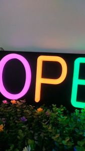 ป้ายไฟ OPEN พื้นดำ ป้ายไฟนีออน เพิ่มเอกลักษณ์สีสัน สว่างมาก กินไฟน้อย ป้ายไฟนีออน สวยงาม ตกแต่ง ไฟประดับตกแต่ง ป้ายร้าน