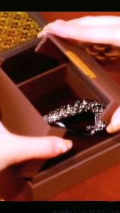 Cao cấp Caoltail Tua Crepin Ánh sáng sang trọng Tính khí Bướm Chuối Clip Back Back Updo Flower Barrettes Kiểu tóc kẹp càng cua