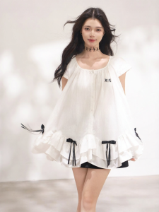 KEIKO | Đầm Ngắn Màu Trắng Dáng Xòe Đính Cổ U Mềm Mại Thu Hút Mùa Hè