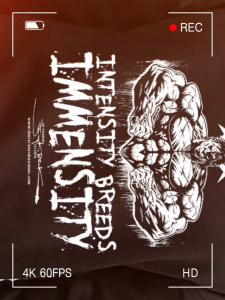 Body Building dengan Desain Intensity Breeds Immensity dan Grafik Pria Berbentuk Otot di Belakang