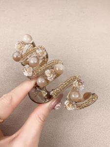 Elegant Rose Bead Wave Hair Clip & Shark Bite Hair Clip: Stylish Women's Hair Accessories