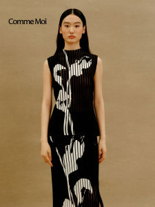 Silhouette Jacquard Striped Knitted Vest