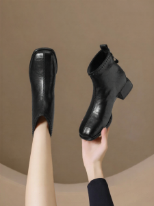 Josiny | Black Fleece Slim Design Short Boots