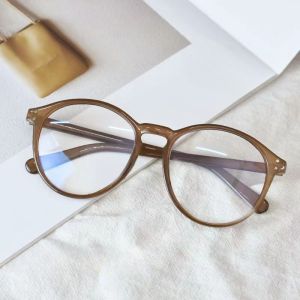 Mens and Womens Retro Rivet Lightweight Round Frame Anti Blue Light Glasses Suitable for Casual Wear