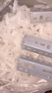 Bộ 4 Đế Nhựa Lót Chân Sắt V Lỗ - Nút Bịt Chân Kệ Sắt V Lỗ 3x3 4x4 3x5 4x6