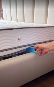 BB7 - Alat Pengangkat Kasur Matras Sprei / Alat Bantu Angkat Kasur Perapi Sprei