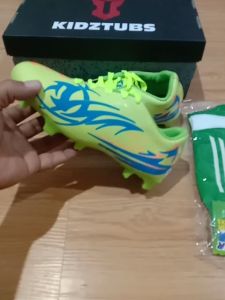 Paket Komplit Sepatu Bola Anak Usia 6-10 Tahun