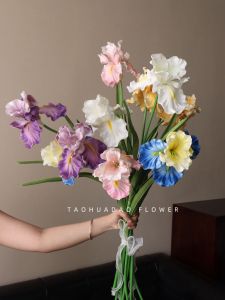 ดอกไม้เทียม Realistic หรูหรา ดอกไม้สีน้ำเพื่อการตกแต่งห้องรับแขกและโต๊ะกาแฟ ดอกไม้ปลอมที่ทำจากยางพารา ดอกไม้เทียมที่ทำจากยางพารา