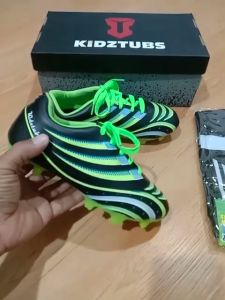 KIDZTUBS Sepatu Bola Anak Paket Komplit Sepatu Bola Tas Skin Deker Kaos Kaki Usia 6-10 Tahun Size 28 29 30 31 32 33 34 35 36 37 KDZ1444123024