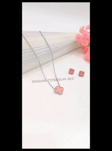 KALUNG TITANIUM BUNGA GRIGI WARNA PINK WANITA KEKINIAN ANTI KARAT ANTI LUNTUR