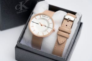 Jam Tangan Wanita Analog Kulit Free Strap Kulit Cadangan