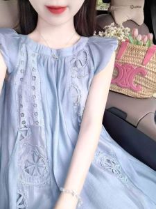 ชุดเดรสยาวแขนกุดปักลายสีน้ำเงินสไตล์ฝรั่งเศสสำหรับผู้หญิงในช่วงฤดูร้อน กระโปรงทรงเอเอวสูง คอตั้ง แขนกุด