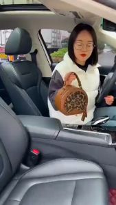 Móc treo đồ ghế sau ô tô móc treo đồ ô tô gài sau kiêm giá kẹp điện thoại phía sau trên ô tô đa năng tiện lợi