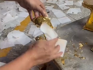 100 Sheets Gold Foil Leaf Sheet Paper Gilding Gold Foil Leaf Sheet for Gilding Crafts Decoration