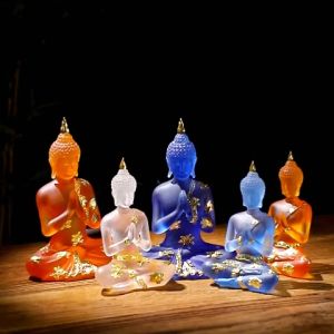 ประดิษฐานพระพุทธรูปเรซิ่นแบบไทยเซน ร้านกาแฟเคลือบชานม ประดิษฐานพระพุทธรูปปางนั่ง  พระพุทธรูปปางสีฟ้า พระพุทธรูปปางส้ม พระพุทธรูปปางสีขาว