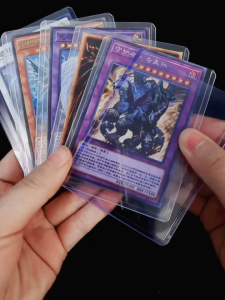 50ชิ้น ปลอกใส่การ์ด PVC ใสสีขาว / ปลอกใส่การ์ดแข็งพลาสติก / ปลอกใส่การ์ดสะสมเกมสำหรับเด็ก กันน้ำ ป้องกันรอยขีดข่วน / เคสใส่การ์ดรูปไอดอลกีฬา กันฝุ่น