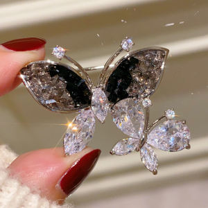 Gold Plated & Crystal Butterfly Brooch: A High-End Women's Suit Accessory