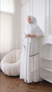 Raisma: Gamis Putih Syari Set Khimar Terbaru untuk Busana Umroh Hajj