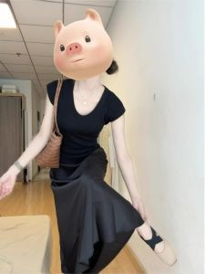 French Elegant V-Neck Black Knitted Top Women Summer High-End Slim Fit Base Layer Shoulder T-Shirt Short Sleeve Upper Body