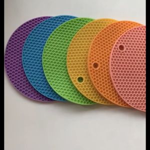 Marino แผ่นรองหม้อ แผ่นซิลิโคนรองหม้อ แผ่นรองกันร้อน กันลื่น รองหม้อ กระทะ จานชาม No.Y798