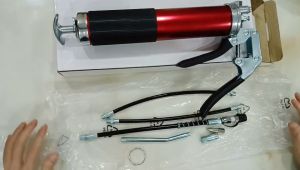 Heavy Duty Grease Gun Kit With Hose Coupler 8000 PSI Professional Grease Gun Pump Heavy Duty Lubrication for Automotive and Industrial Use Durable Aluminum Alloy Material