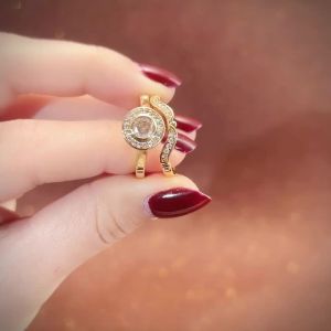 Huitan Golden Color 2PC Bridal Ring Sets Romantic Proposal Wedding Rings Foe Women Trendy Round Stone Setting Wholesale Lots