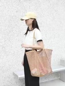 Breathable Beach Bag with Inner Pocket – Foldable Mesh Shoulder Bag for Vacation & Beach Days