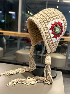 หมวกถักลายท่อนไม้ปักลายมือใหม่สำหรับผู้หญิง ฤดูใบไม้ร่วง/ฤดูหนาว หมวกปีกแบนแบบป้องกันความร้อน ทรงกลม ทรงหวานน่ารัก