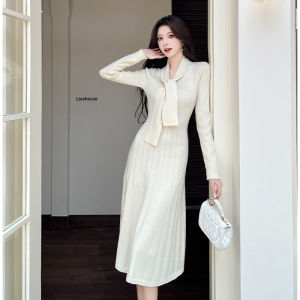 ชุดเดรสสเวตเตอร์ยาวปานกลางผู้หญิงสไตล์ฝรั่งเศสฤดูใบไม้ร่วง 2025 แฟชั่นใหม่ ดีไซน์เก๋ไก๋ กระโปรงทรงเอ เอวสูง สไตล์เกาหลี