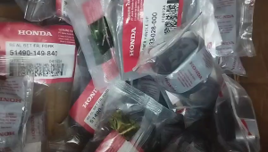 Phớt phuột ( phuộc) trước Win 100 nhập Honda Indo ( mã 51490-149-840)