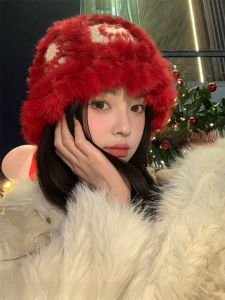 หมวกนักประดิษฐ์หมีนกแก้วสีแดงสำหรับผู้หญิงในฤดูใบไม้ร่วงและฤดูหนาว หมวกทรงอ่อนนุ่มอบอุ่นสำหรับผู้หญิง ทรงสี่เหลี่ยม ผ้าขนสัตว์ผสมขนกระต่าย
