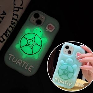 🥰💕COD + FreeShipping🥰💕สต็อกสำหรับ Iphone15 14 13 Promax เต่าเรืองแสงแบบบูรณาการยืนซิลิโคนสเตอริโอเคสโทรศัพท์ใหม่ปกการ์ตูน14 15pro น่ารัก11