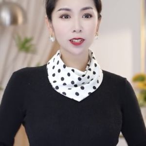 Fashionable Versatile Womens Magnetic Clasp Neck Warmer Scarf 45*23cm Triangle Silk Scarf Korean Style All Seasons Use