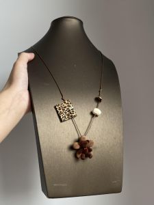 Adorable Bear Pendant Necklace Womens Style 2025 New Leopard Print Sweater Chain Unique Design High-End Feeling Accessories