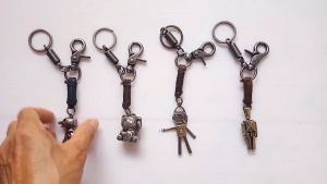 พวงกุญแจห้อยกระเป๋าลายโมเดล Dog Cat Robot Soldier ทําจากโลหะและหนังแท้ No.A5